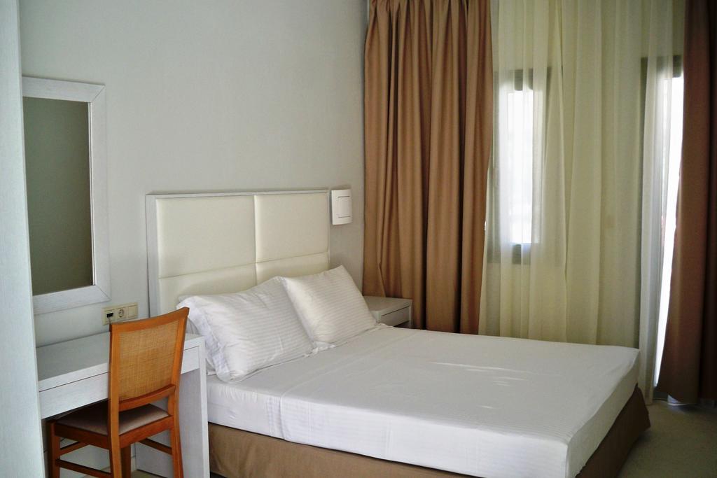 Aphrodite Samos Suites Marathókampos Exterior photo